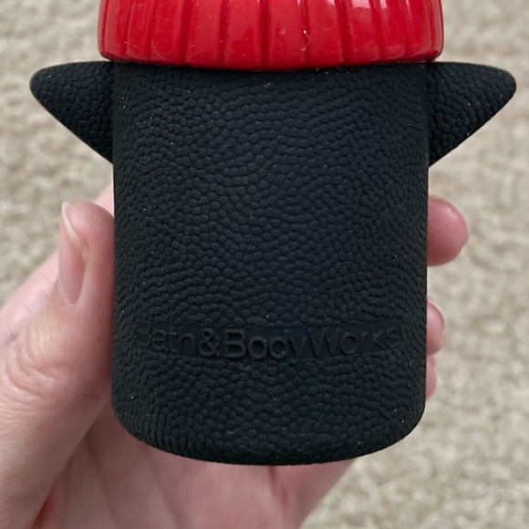 Bath & Body Works Holiday Penguin Hand Sanitizer Spray Holder - Picture 16 of 16